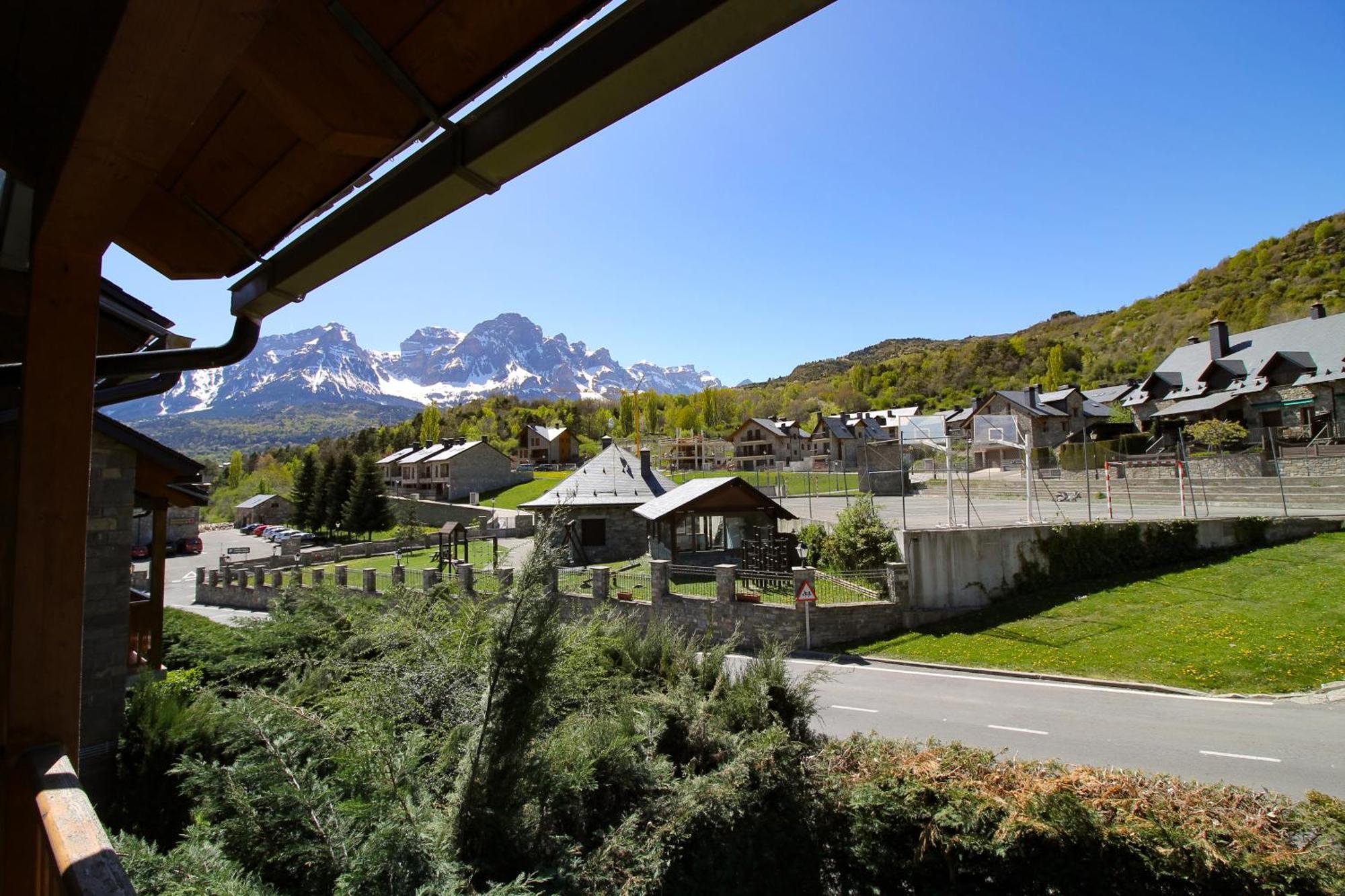 Villa Nuria Tramacastilla de Tena Luaran gambar